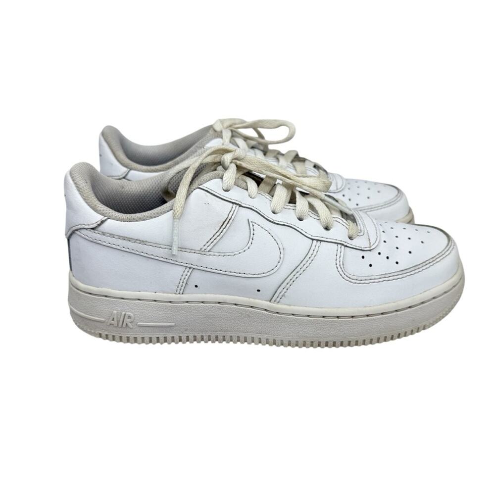 NIKE AIR FORCE 1  Low White Sneakers Size 4.5Y Big Boy